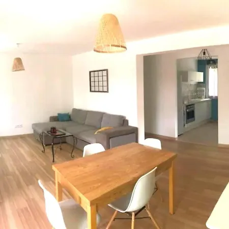 Apartment F4 Ideal Pro Ou Famille, 80 M2 Rdc Avec Jardin&terrasse Prives, Parking Gratuit, Calme, Wifi Free Pop, Clim Reversible, Balancelle, Transats, Bbq, Dans Petit Batiment, 15 Min De La Et Base Navale, 10 Min De La Gare Sncf Et Routiere Toulon