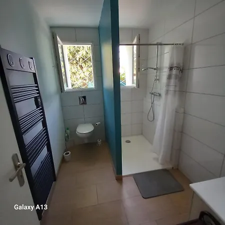 F4 Ideal Pro Ou Famille, 80 M2 Rdc Avec Jardin&terrasse Prives, Parking Gratuit, Calme, Wifi Free Pop, Clim Reversible, Balancelle, Transats, Bbq, Dans Petit Batiment, 15 Min De La Et Base Navale, 10 Min De La Gare Sncf Et Routiere * Toulon