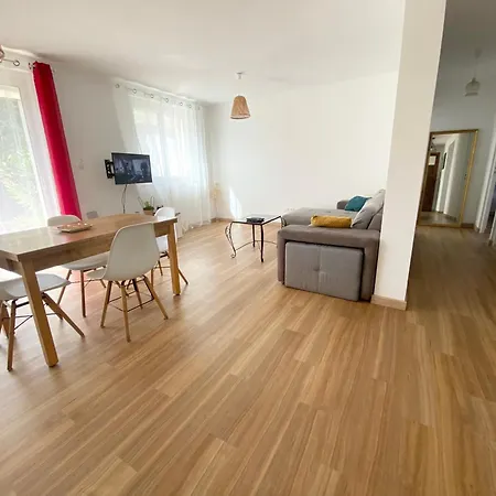 Apartment F4 Ideal Pro Ou Famille, 80 M2 Rdc Avec Jardin&terrasse Prives, Parking Gratuit, Calme, Wifi Free Pop, Clim Reversible, Balancelle, Transats, Bbq, Dans Petit Batiment, 15 Min De La Et Base Navale, 10 Min De La Gare Sncf Et Routiere *