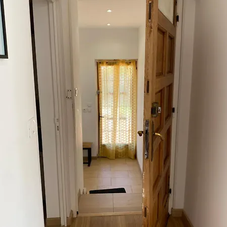 Apartment F4 Ideal Pro Ou Famille, 80 M2 Rdc Avec Jardin&terrasse Prives, Parking Gratuit, Calme, Wifi Free Pop, Clim Reversible, Balancelle, Transats, Bbq, Dans Petit Batiment, 15 Min De La Et Base Navale, 10 Min De La Gare Sncf Et Routiere Toulon