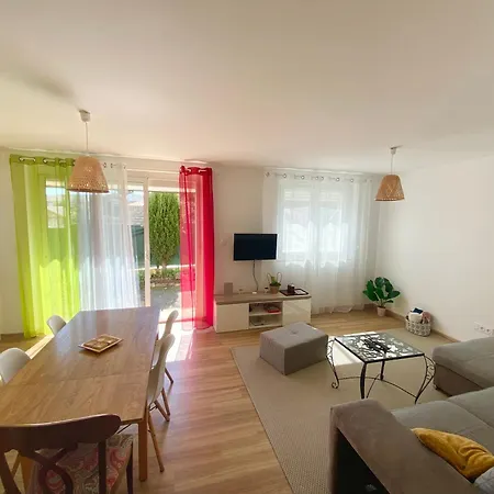 Perle Rare, F4 Donnant Sur Un Grand Jardin Prive Amenage, Parkings Gratuits, Clim, Calme, Ideal Famille & Pro, 10 Min De La Mer Et Du Centre-Ville, De La Gare Sncf Et Routiere