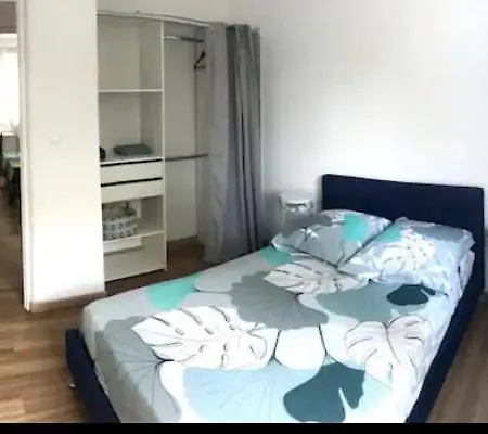 Apartment F4 Ideal Pro Ou Famille, 80 M2 Rdc Avec Jardin&terrasse Prives, Parking Gratuit, Calme, Wifi Free Pop, Clim Reversible, Balancelle, Transats, Bbq, Dans Petit Batiment, 15 Min De La Et Base Navale, 10 Min De La Gare Sncf Et Routiere *